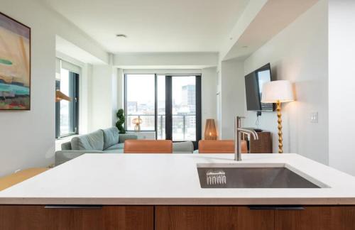 Assembly Square Apartment | Lux 2BR w Gym Pool sleep 6 in Assembly Square