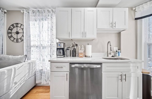 North End Apartment | Lux 2nd floor 3brm/1bath