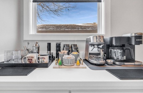 Tulsa House | Lux 5BD Stonefront Tulsa | Near Gathering Place