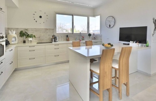Rishon LeTsiyon House | Lux & Comfy ~ Pool ~ Queen Beds