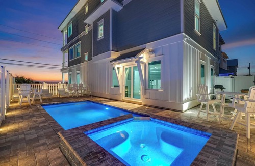 Bid-a-wee Beach House | LUX Family Teddy's Heaven - Beachfront - 6 Seater LSV - Pool-Hottub