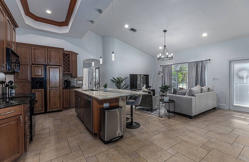Central Naples House | Lux/Heated Pool/Jacuzzi/Firepit/Games/1mile to beach