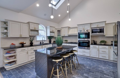 Canadensis House | LUX Heated Pool, Pickleball, Hot Tub Sauna, Arcade