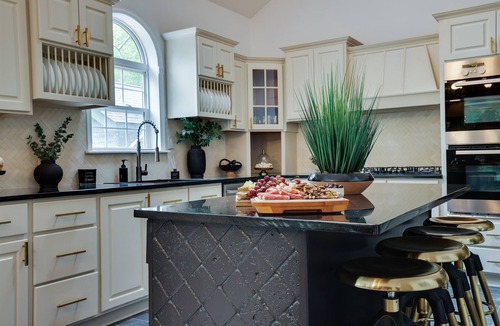 Canadensis House | LUX Heated Pool, Pickleball, Hot Tub Sauna, Arcade