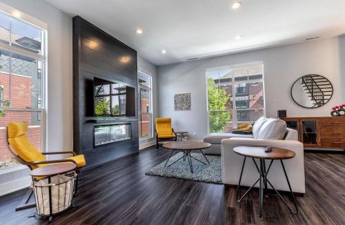 Westfield House | Lux Home 5 mins to Grand Park with Private Garage-Family Friendly