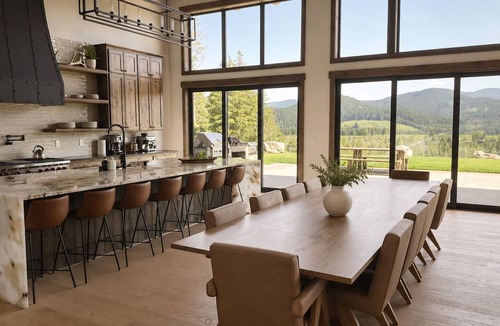Mount St. Helens House | Lux house near Mt St Helens, Eagle Cliff, Ape Caves and Swift Reservoir