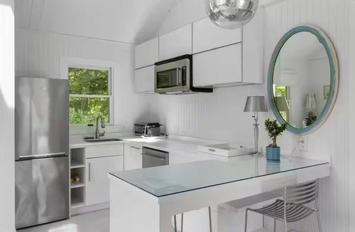 Egypt Lane Historic District House | LUX KING Suite East Hampton Village Estate SOH
