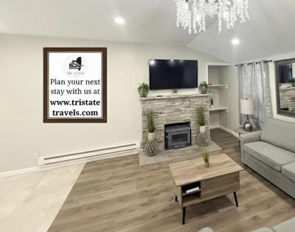 Wantage House | Lux Lake Neepaulin Frontage & Panoramic Views Home