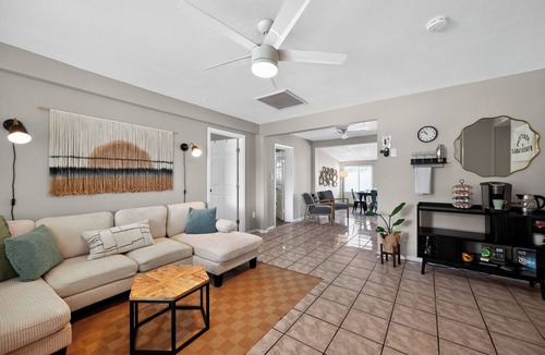 Tempe House | Lux Mins 2 Sky Harbor HonorHealth Dignity HLT LEGOLAND Discovery AZ SEA Life