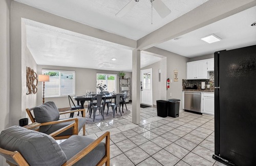 Tempe House | Lux Mins 2 Sky Harbor HonorHealth Dignity HLT LEGOLAND Discovery AZ SEA Life