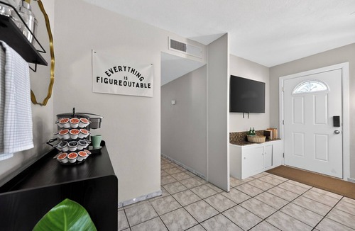 Tempe House | Lux Mins 2 Sky Harbor HonorHealth Dignity HLT LEGOLAND Discovery AZ SEA Life
