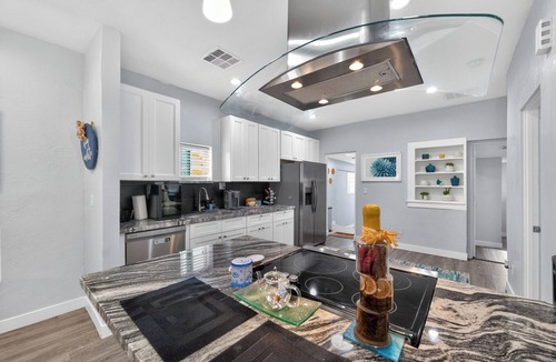 Coronado House | Lux Mins To - Chase Field - Banner Med - Valleywise