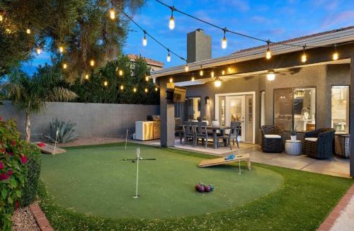 Paradise Park Vista House | LUX Modern Escape Pool Putt Kierland Commons