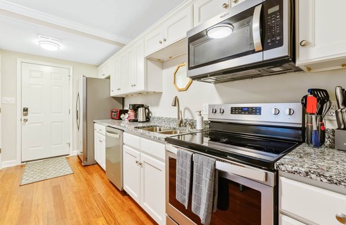 Durham House | *Lux Modern Townhome * Downtown* King Beds * Duke*