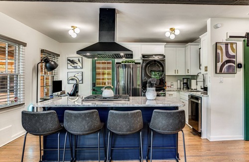 Piedmont Heights House | LUX Oasis 4 Bed/2 Bath | Hot Tub | 3 Patio