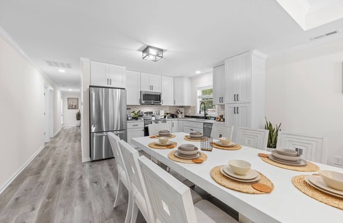 Paw Creek House | Lux Oasis New Construction wHtub/PETS WELCOME