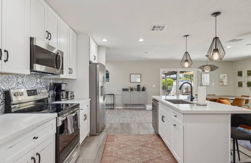 Roadrunner Estates East House | Lux Phoenix Oasis | Free Pool Heat | Gazebo | BBQ