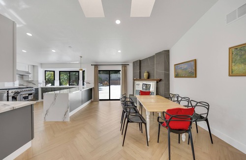 Walnut House | Lux Retreat Pool Jacuzzi + Private Guest House