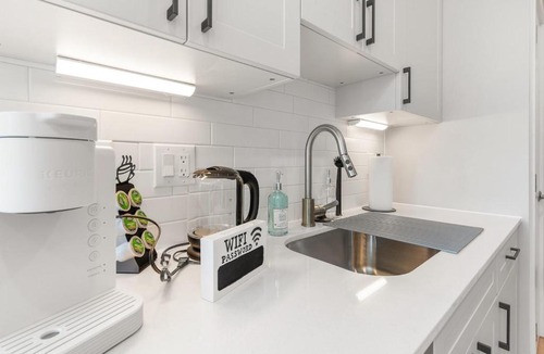 Northern Liberties Apartment | Lux Studio Apt - Rooftop - 5 mins to The Fillmore