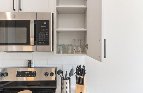 Northern Liberties Apartment | Lux Studio Apt - Rooftop - 5 mins to The Fillmore