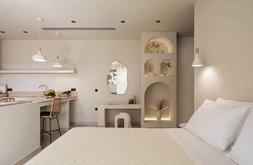 Daratsos Hotel | Lux Suite with Jacuzzi Near Beach
