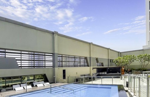 Business Bay Apartment | LUX The Voleo Canal View Suite