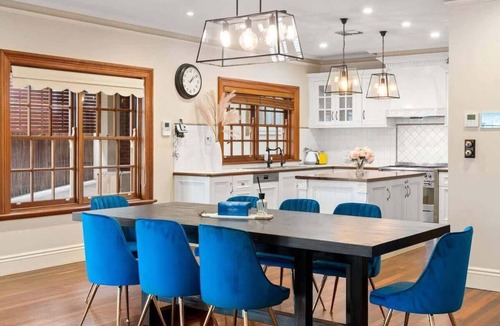 Felixstow House | LUX Urban 4-Bedroom, Sleeps 9, with Pool