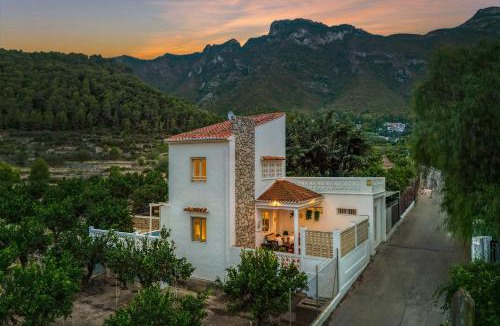 Llauri Villa | Lux Villa with Heating Pool, Air Conditioning, Starlink & BBQ near Cullera Beach