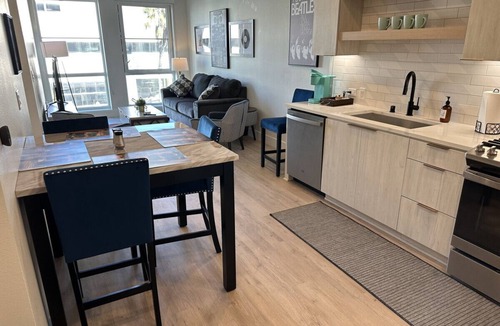 Downtown Long Beach Apartment | LUX walk Conv Ctr EV Free Park Wi-Fi Pool Crib F