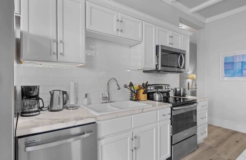 Queens Square Condo | LUX Waterfront 2 Bedroom Condo Downtown Ch'town