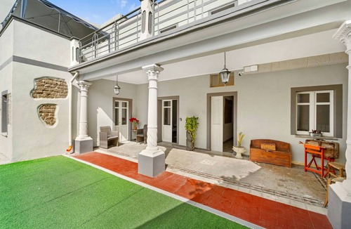 Assemini House | Luxar Suites & Apartments