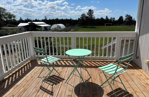Alfalfa Apartment | Luxe 2-BR Loft apt. on a Flower Farm in fabulous Bend with AC, WiFi, etc.!