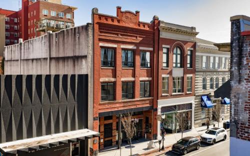 Downtown Wilmington House | Luxe 220 Suite 4