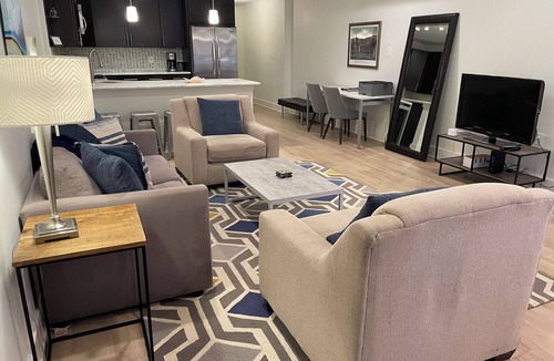 Columbia Heights Bed & Breakfast | Luxe 2BD/2BA Townhouse in Hip Area - Near Metro