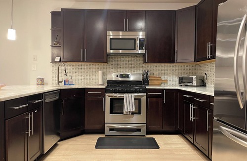 Columbia Heights Bed & Breakfast | Luxe 2BD/2BA Townhouse in Hip Area - Near Metro