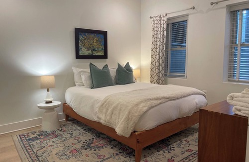Columbia Heights Bed & Breakfast | Luxe 2BD/2BA Townhouse in Hip Area - Near Metro