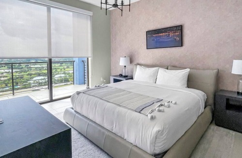 Doral Apartment | Luxe 2BR Suite w/Partial Golf View | Pool & Sauna