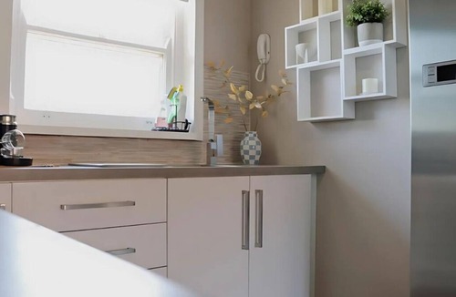 Wollongong CBD Apartment | Luxe 2BR Unit - Pet Friendly - Walk To Beach - CBD