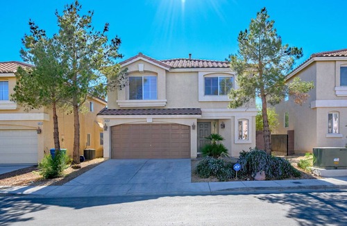 Enterprise House | Luxe 3 Bedroom Home with optional Heated Pool 🌊 6Mi to LV Strip!💫✨