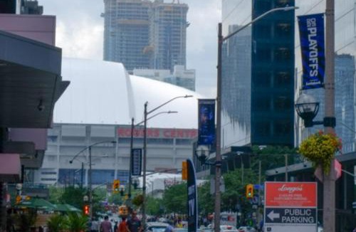Toronto Entertainment District Apartment | Luxe 3-Bedroom Lakeview Condo, Free parking ,Walk to CN Tower, Scotiabank Arena & Rogers Centre