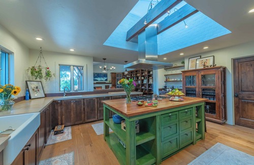 Paso Robles House | Luxe 5BR Spanish Villa w/Pool & Spa in Paso Wine Country