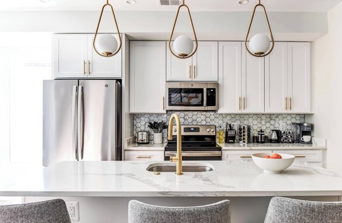 Park View Apartment | Luxe 6-BR + Rooftop Patio | Parking | Metro