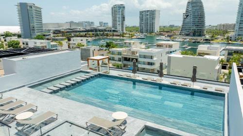 Zona Hotelera Apartment | Luxe Apt 3BR Rooftop Pool Marina & Shopping
