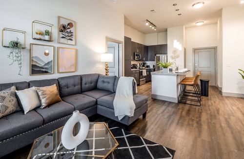 Haltom City Apartment | Luxe Apt Near FTW/DAL┃PrivateYard┃ Pool┃Pets OK!