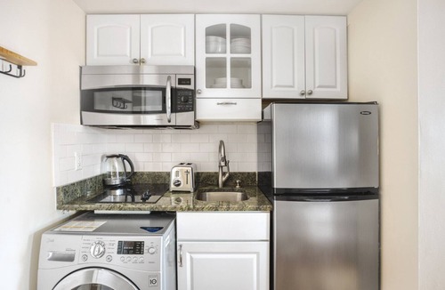 Back Bay Apartment | Luxe Back Bay 1BR w/W/D, near Green Line, by Blueground