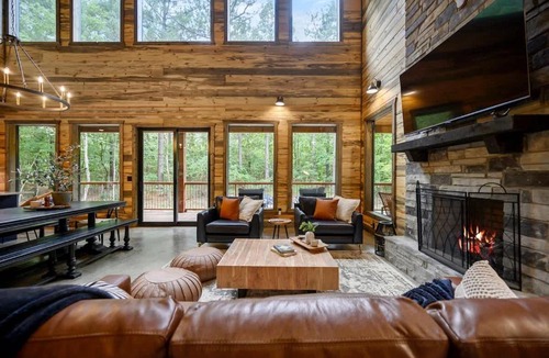 Pickens House | Luxe Cabin, 4BR, Hot Tub, ATV Trail, Dog Friendly