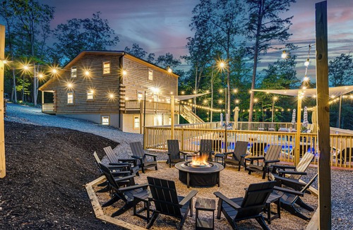 Shenandoah Cabin | Luxe Cabin, POOL Closed, HotTub, GameRm, 9 beds