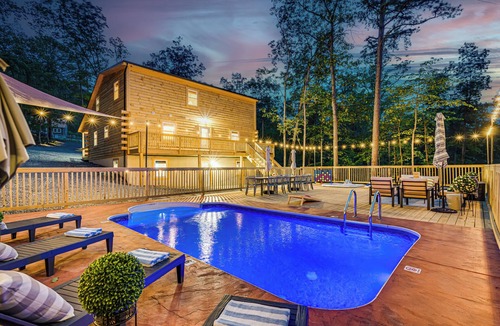 Shenandoah Cabin | Luxe Cabin, POOL Closed, HotTub, GameRm, 9 beds