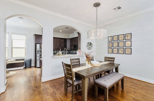 South Central Houston House | Luxe centrally located Houston 3 story townhouse: Minute Maid/GRB/Med Center/NRG
