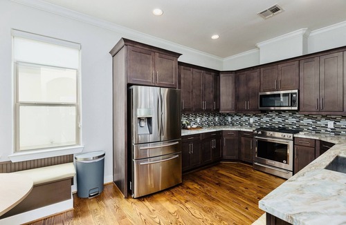South Central Houston House | Luxe centrally located Houston 3 story townhouse: Minute Maid/GRB/Med Center/NRG